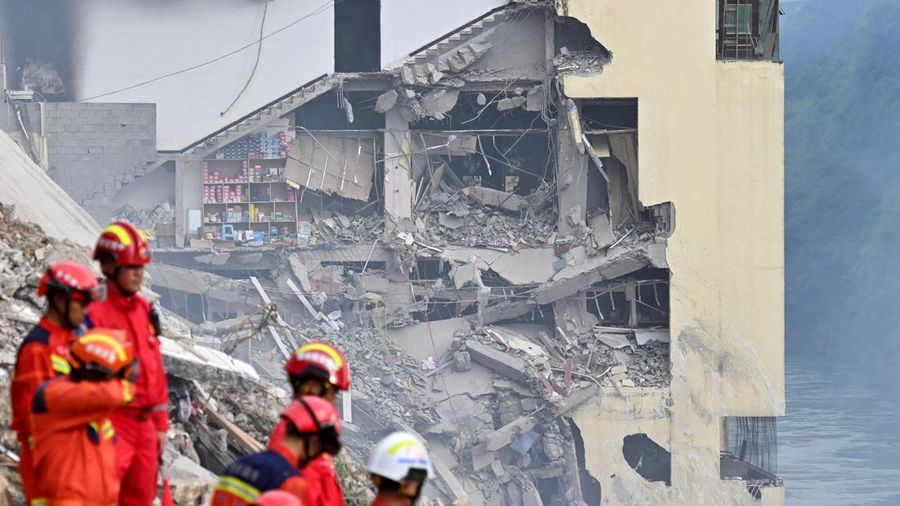 Longsor menerjang Kabupaten Otonom Pengshui Miao dan Tujia di Chongqing, China, pada Jumat (17/7/2026) pagi. (VIA REUTERS/cnsphoto)