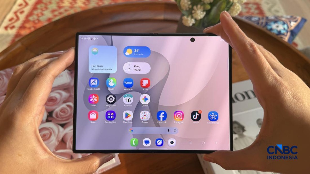 Galaxy Z Fold 8 'Layar Lebar' Laris Manis, Stok Samsung Mulai Tipis