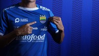 Jersey Bola Bisa Jadi Barang Koleksi Bernilai, Ini Alasan Jersey Away Persib Layak Disimpan
