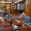 Menteri Perumahan dan Kawasan Permukiman Maruarar Sirait bertemu Sekretaris Kabinet Teddy Indra Wijaya di Gedung Sekretariat Kabinet, Jakarta, Minggu (19/7/2026).