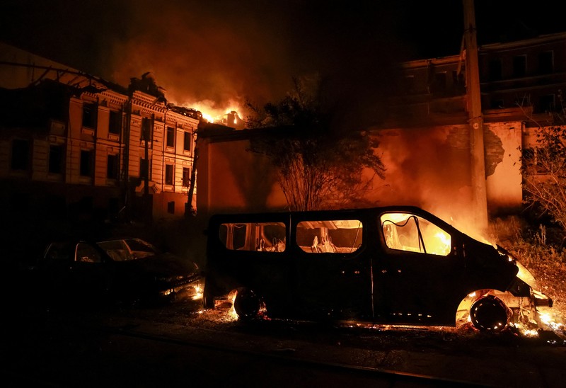 Rusia melancarkan rentetan serangan rudal balistik ke Ibu kota Kyiv di Ukraina pada Minggu (19/7). (REUTERS/Stringer)