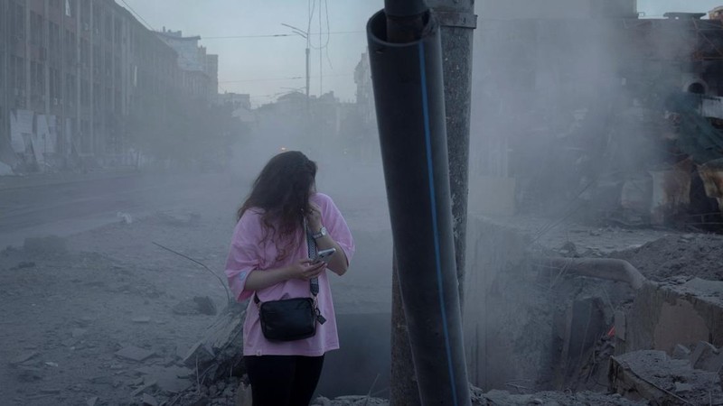 Rusia melancarkan rentetan serangan rudal balistik ke Ibu kota Kyiv di Ukraina pada Minggu (19/7/2026). (REUTERS/Thomas Peter)