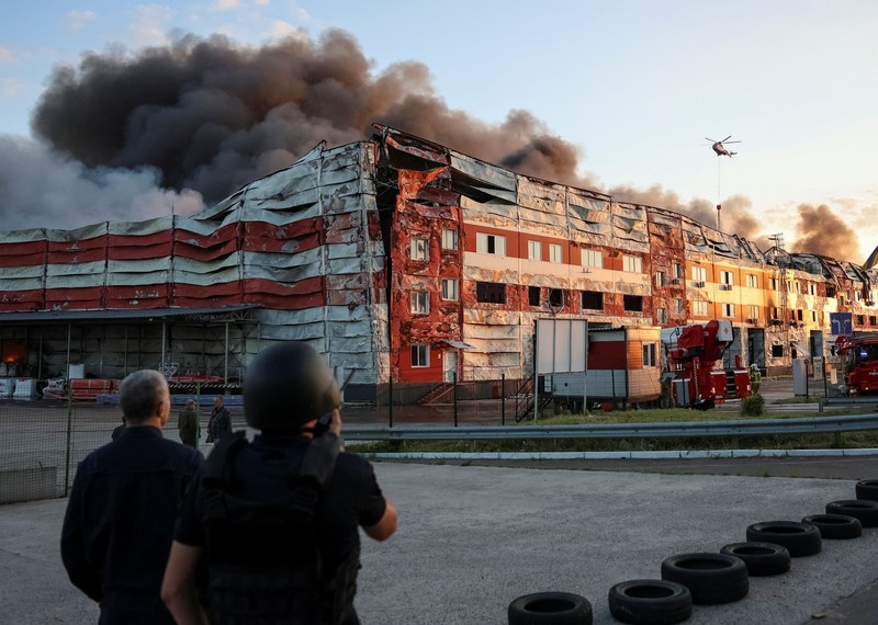 Rusia melancarkan rentetan serangan rudal balistik ke Ibu kota Kyiv di Ukraina pada Minggu (19/7). (REUTERS/Stringer)