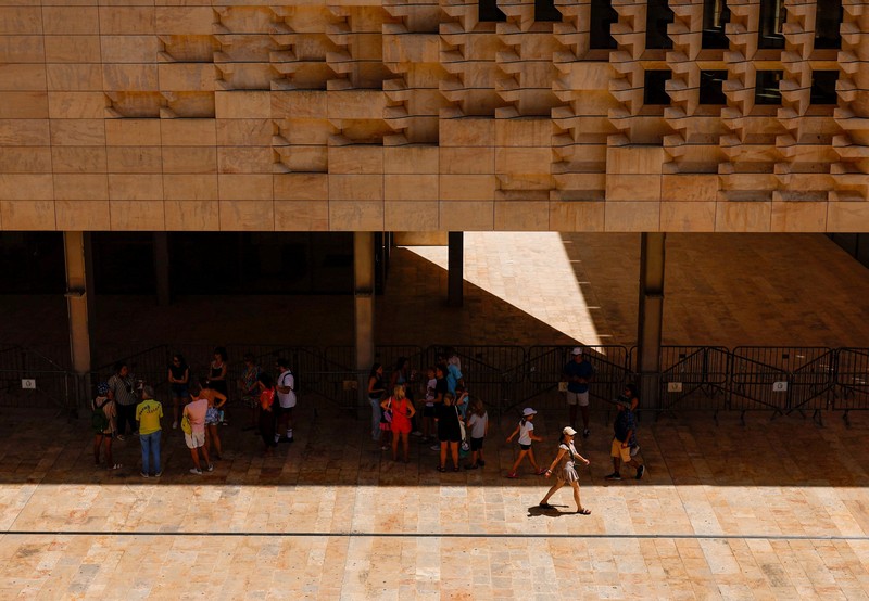Spanyol menghadapi gelombang panas ketiga pada musim panas tahun ini dengan suhu yang diperkirakan melampaui 45 derajat Celsius di sejumlah wilayah. Minggu (19/7/2026). (REUTERS/Alejandro Martinez Velez)