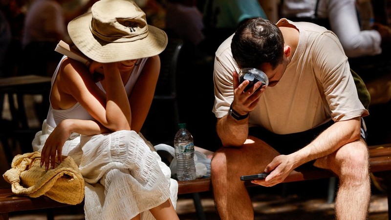 Spanyol menghadapi gelombang panas ketiga pada musim panas tahun ini dengan suhu yang diperkirakan melampaui 45 derajat Celsius di sejumlah wilayah. Minggu (19/7/2026). (REUTERS/Alejandro Martinez Velez)