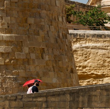 Spanyol menghadapi gelombang panas ketiga pada musim panas tahun ini dengan suhu yang diperkirakan melampaui 45 derajat Celsius di sejumlah wilayah. Minggu (19/7/2026). (REUTERS/Alejandro Martinez Velez)