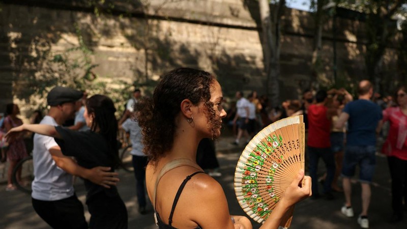 Spanyol menghadapi gelombang panas ketiga pada musim panas tahun ini dengan suhu yang diperkirakan melampaui 45 derajat Celsius di sejumlah wilayah. Minggu (19/7/2026). (REUTERS/Alejandro Martinez Velez)