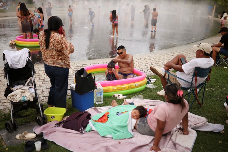 Spanyol menghadapi gelombang panas ketiga pada musim panas tahun ini dengan suhu yang diperkirakan melampaui 45 derajat Celsius di sejumlah wilayah. Minggu (19/7/2026). (REUTERS/Alejandro Martinez Velez)