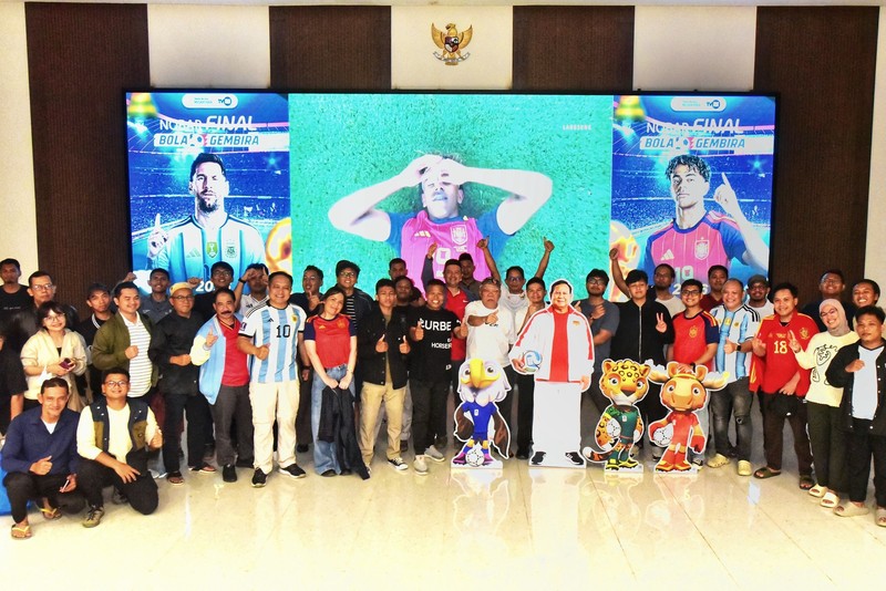 Kepala Otorita Ibu Kota Nusantara Basuki Hadimuljono melakukan nonton bareng final Piala Dunia 2026 bersama keluarga besar Otorita Ibu Kota Nusantara. di Nusantara, Kalimantan Timur, Senin (20/7/2026). (Instagram/basukihadimuljono)