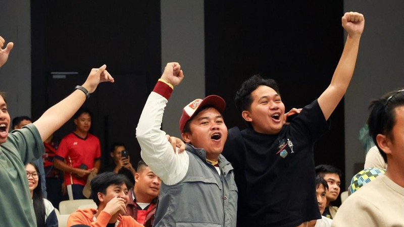 Kepala Otorita Ibu Kota Nusantara Basuki Hadimuljono melakukan nonton bareng final Piala Dunia 2026 bersama keluarga besar Otorita Ibu Kota Nusantara. di Nusantara, Kalimantan Timur, Senin (20/7/2026).