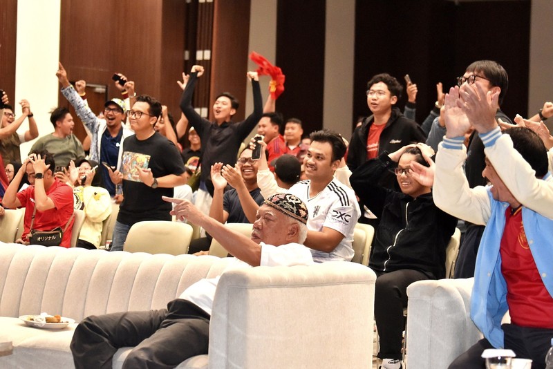 Kepala Otorita Ibu Kota Nusantara Basuki Hadimuljono melakukan nonton bareng final Piala Dunia 2026 bersama keluarga besar Otorita Ibu Kota Nusantara. di Nusantara, Kalimantan Timur, Senin (20/7/2026). (Instagram/basukihadimuljono)