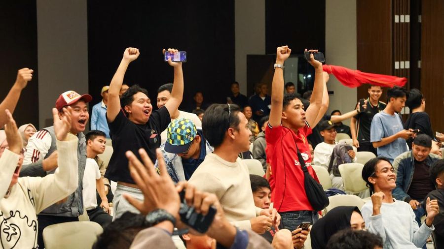 Kepala Otorita Ibu Kota Nusantara Basuki Hadimuljono melakukan nonton bareng final Piala Dunia 2026 bersama keluarga besar Otorita Ibu Kota Nusantara. di Nusantara, Kalimantan Timur, Senin (20/7/2026).