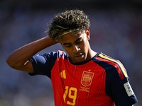 Lamine Yamal bereaksi dalam pertandingan final Piala Dunia FIFA 2026 antara Spanyol dan Argentina di New York/New Jersey Stadium, East Rutherford, New Jersey, Amerika Serikat, Minggu (19/7/2026). (REUTERS/Dylan Martinez)