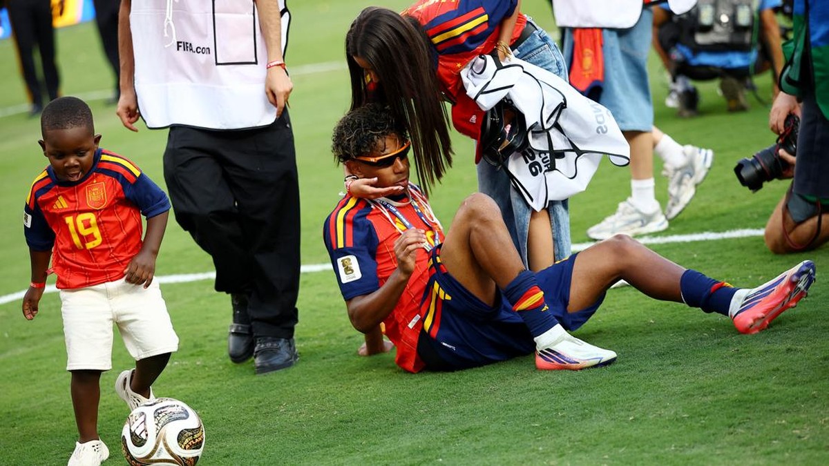 Momen Viral Piala Dunia, Adik Lamine Yamal Dijuluki 'Maskot' Spanyol