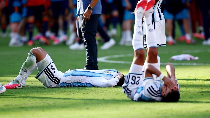 Leandro Paredes tampak kecewa usai Argentina kalah dari Spanyol pada final Piala Dunia FIFA 2026 di New York/New Jersey Stadium, East Rutherford, New Jersey, Amerika Serikat, Minggu (19/7/2026).