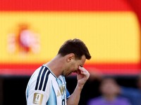 Lionel Messi bereaksi dalam pertandingan final Piala Dunia FIFA 2026 antara Argentina dan Spanyol di New York/New Jersey Stadium, East Rutherford, New Jersey, Amerika Serikat, Minggu (19/7/2026). (REUTERS/Lee Smith)