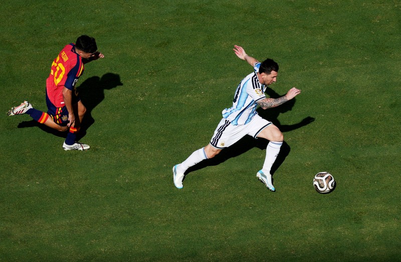 Lionel Messi tampak terpukul usai Argentina kalah dari Spanyol pada final Piala Dunia FIFA 2026 di New York/New Jersey Stadium, East Rutherford, New Jersey, Amerika Serikat, Minggu (19/7/2026). (REUTERS/Agustin Marcarian)