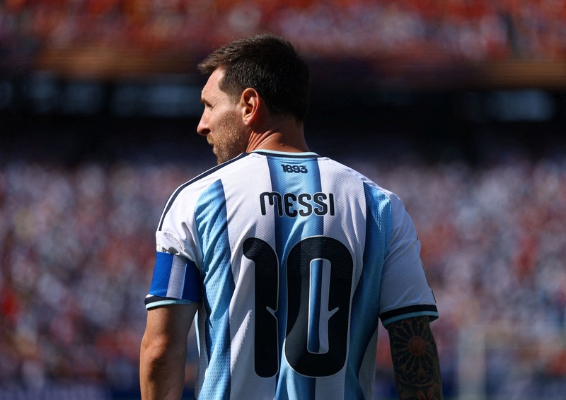 Lionel Messi tampak terpukul usai Argentina kalah dari Spanyol pada final Piala Dunia FIFA 2026 di New York/New Jersey Stadium, East Rutherford, New Jersey, Amerika Serikat, Minggu (19/7/2026). (REUTERS/Agustin Marcarian)