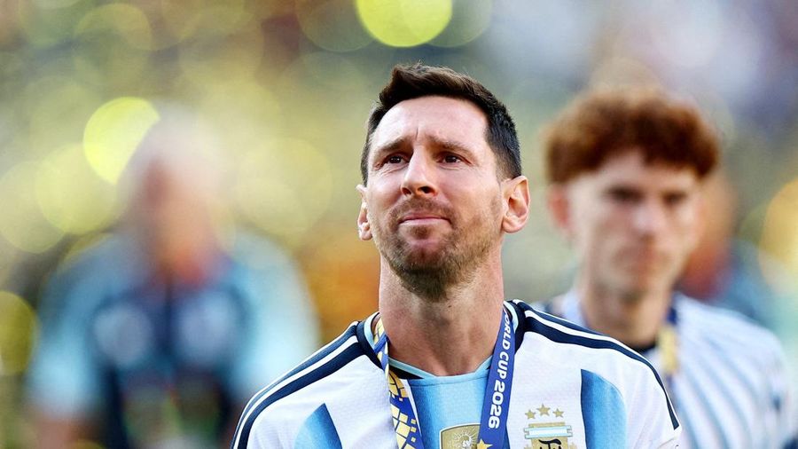 Lionel Messi tampak terpukul usai Argentina kalah dari Spanyol pada final Piala Dunia FIFA 2026 di New York/New Jersey Stadium, East Rutherford, New Jersey, Amerika Serikat, Minggu (19/7/2026). (REUTERS/Agustin Marcarian)