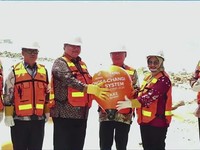 Menko Perekonomian, Airlangga Hartarto saat menghadiri acara pendaratan kabel bawah laut Nongsa Changi Cable di Nongsa Digital Park, Batam, Kepulauan Riau, Senin (20/7/2026). (Tangkapan Layar Youtube/PerekonomianRI)