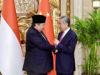 Menteri Koordinator Bidang Perekonomian Republik Indonesia Airlangga Hartarto, melakukan pertemuan bilateral tingkat tinggi dengan Menteri Luar Negeri China Wang Yi, di Shanghai (18/07/2026). (Dok. Kemenko Bidang Perekonomian)