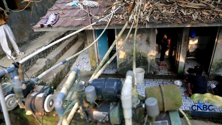 Musim kemarau mulai berdampak pada menyusutnya debit Sungai Cisadane yang melintasi Desa Kampung Sawah, Kecamatan Rumpin, Kabupaten Bogor, Jawa Barat, Senin (20/7/2026). (CNBC Indonesia/Muhammad Sabki)