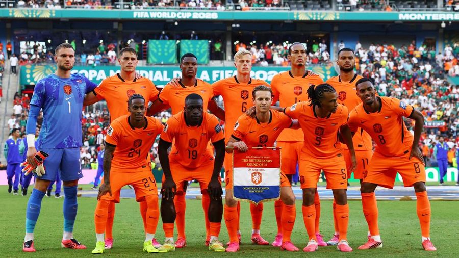 Para pemain Belanda berpose untuk foto tim sebelum menghadapi Maroko pada babak 32 besar Piala Dunia FIFA 2026 di Estadio Monterrey, Monterrey, Meksiko, Minggu (29/6/2026).