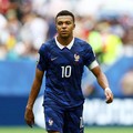 Penyerang Prancis Kylian Mbappe berjalan menuju ruang ganti saat turun minum dalam laga perebutan tempat ketiga Piala Dunia FIFA 2026 melawan Inggris di Miami Stadium, Miami Gardens, Florida, Amerika Serikat, Sabtu (18/7/2026). (REUTERS/Carlos Barria