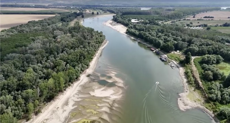 Permukaan udara Sungai Danube di Rumania turun ke tingkat terendah dalam tiga dekade terakhir. (Inquam Photos/Ovidiu Micsik via REUTERS)