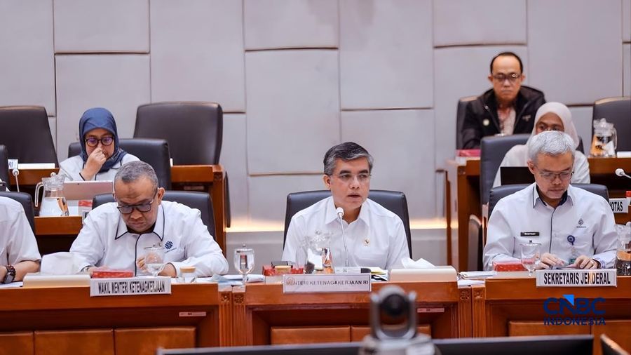 Raker Kemnaker dengan Komisi IX DPR di Gedung DPR RI, Senin (20/7/2026). (CNBC Indonesia/Ferry Sandi)
