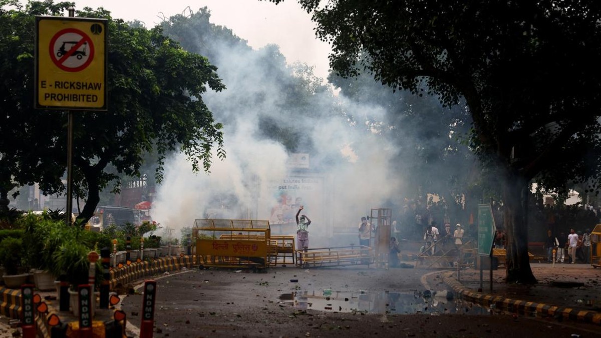 Demo Pemuda Menuju Parlemen, Polisi Tembak Gas Air Mata dan Meriam Air