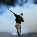 Ricuh pendukung partai kecoa saat demonstrasi menuntut pengunduran diri Menteri Pendidikan Dharmendra Pradhan karena kebocoran kertas ujian, dekat Jantar Mantar, New Delhi, India, Senin (20/7/2026). (REUTERS/Adnan Abidi)