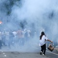 Ricuh pendukung partai kecoa saat demonstrasi menuntut pengunduran diri Menteri Pendidikan Dharmendra Pradhan karena kebocoran kertas ujian, dekat Jantar Mantar, New Delhi, India, Senin (20/7/2026). (REUTERS/Adnan Abidi)