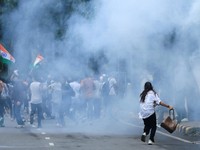 Ricuh pendukung partai kecoa saat demonstrasi menuntut pengunduran diri Menteri Pendidikan Dharmendra Pradhan karena kebocoran kertas ujian, dekat Jantar Mantar, New Delhi, India, Senin (20/7/2026). (REUTERS/Adnan Abidi)