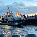 Upaya penyelamatan terus berlanjut setelah MV Barima, sebuah feri yang mengangkut penumpang, terbalik di lepas pantai Guyana di Amerika Selatan, dalam gambar yang dirilis pada 19 Juli 2026 ini. (Bishop Juan Edghill/Handout via REUTERS)