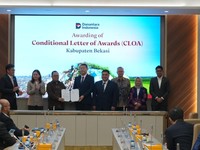 Danantara Indonesia resmi menyerahkan Conditional Letter of Award (CLoA) kepada mitra terpilih proyek PSEL Kabupaten Bekasi, menandai babak baru transformasi pengelolaan sampah menjadi energi di wilayah tersebut. (Dok. Danantara)