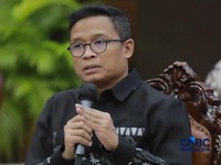 Direktur Jenderal Pajak, Bimo Wijayanto saat menyampaikan pemaparan dalam konferensi pers APBN KiTa Edisi Juli 2026 di kantor pusat Kementerian Keuangan, Jakarta Pusat, Selasa (21/7/2026). (CNBC Indonesia/Muhammad Sabki)