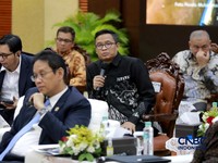 Direktur Jenderal Pajak, Bimo Wijayanto saat menyampaikan pemaparan dalam konferensi pers APBN KiTa Edisi Juli 2026 di kantor pusat Kementerian Keuangan, Jakarta Pusat, Selasa (21/7/2026). (CNBC Indonesia/Muhammad Sabki)