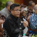 Direktur Jenderal Pajak, Bimo Wijayanto saat menyampaikan pemaparan dalam konferensi pers APBN KiTa Edisi Juli 2026 di kantor pusat Kementerian Keuangan, Jakarta Pusat, Selasa (21/7/2026). (CNBC Indonesia/Muhammad Sabki)