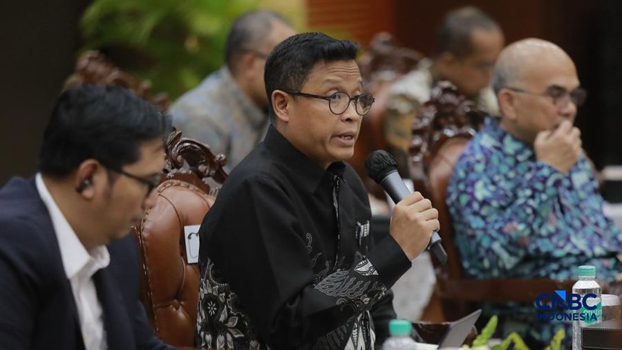 Direktur Jenderal Pajak, Bimo Wijayanto saat menyampaikan pemaparan dalam konferensi pers APBN KiTa Edisi Juli 2026 di kantor pusat Kementerian Keuangan, Jakarta Pusat, Selasa (21/7/2026). (CNBC Indonesia/Muhammad Sabki)
