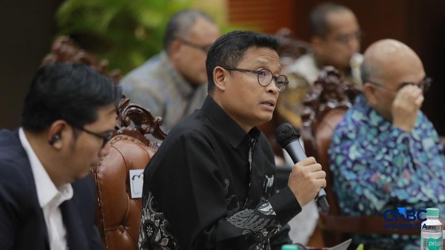 Direktur Jenderal Pajak, Bimo Wijayanto saat menyampaikan pemaparan dalam konferensi pers APBN KiTa Edisi Juli 2026 di kantor pusat Kementerian Keuangan, Jakarta Pusat, Selasa (21/7/2026). (CNBC Indonesia/Muhammad Sabki)