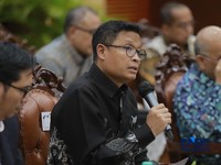 Direktur Jenderal Pajak, Bimo Wijayanto saat menyampaikan pemaparan dalam konferensi pers APBN KiTa Edisi Juli 2026 di kantor pusat Kementerian Keuangan, Jakarta Pusat, Selasa (21/7/2026). (CNBC Indonesia/Muhammad Sabki)