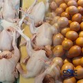 Foto kolase daging ayam dan telur. (CNBC Indonesia)