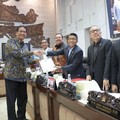 Komisi XI DPR RI bersama pemerintah menyepakati Rancangan Undang-Undang (RUU) tentang Pusat Finansial Internasional Indonesia (PFII) untuk dilanjutkan ke Pembicaraan Tingkat II dalam Rapat Paripurna DPR RI, Jakarta, Senin (20/7/2026). (Dok. DPR RI)