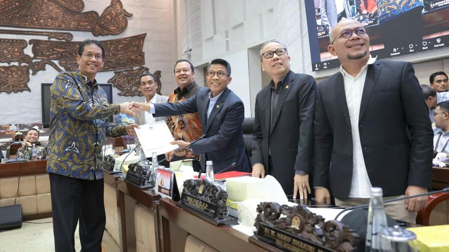 Komisi XI DPR RI bersama pemerintah menyepakati Rancangan Undang-Undang (RUU) tentang Pusat Finansial Internasional Indonesia (PFII) untuk dilanjutkan ke Pembicaraan Tingkat II dalam Rapat Paripurna DPR RI, Jakarta, Senin (20/7/2026). (Dok. DPR RI)