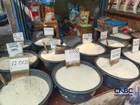 Pantauan harga pangan di Pasar Rumput, Jakarta Selatan, Selasa (21/7/2026). (CNBC Indonesia/Martyasari Rizky)