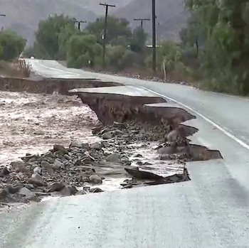 Pemerintah Chile menetapkan keadaan darurat di wilayah tengah utara negara itu pada Senin (20/7/2026) setelah hujan ekstrem yang dipicu front cuaca menyebabkan banjir besar, merusak infrastruktur, dan menewaskan sedikitnya lima orang. (Tangkapan Laya