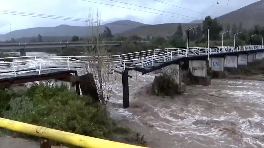 Pemerintah Chile menetapkan keadaan darurat di wilayah tengah utara negara itu pada Senin (20/7/2026) setelah hujan ekstrem yang dipicu front cuaca menyebabkan banjir besar, merusak infrastruktur, dan menewaskan sedikitnya lima orang.