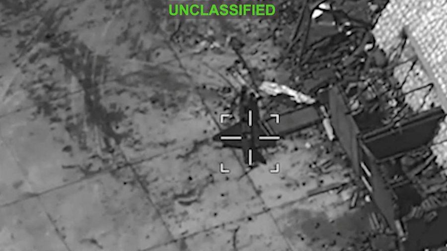 Peralatan militer menjadi sasaran di lokasi yang tidak diketahui, selama apa yang menurut Komando Pusat AS adalah serangan terhadap Iran, Senin (20/7/2026). (via REUTERS/U.S. Central Command)