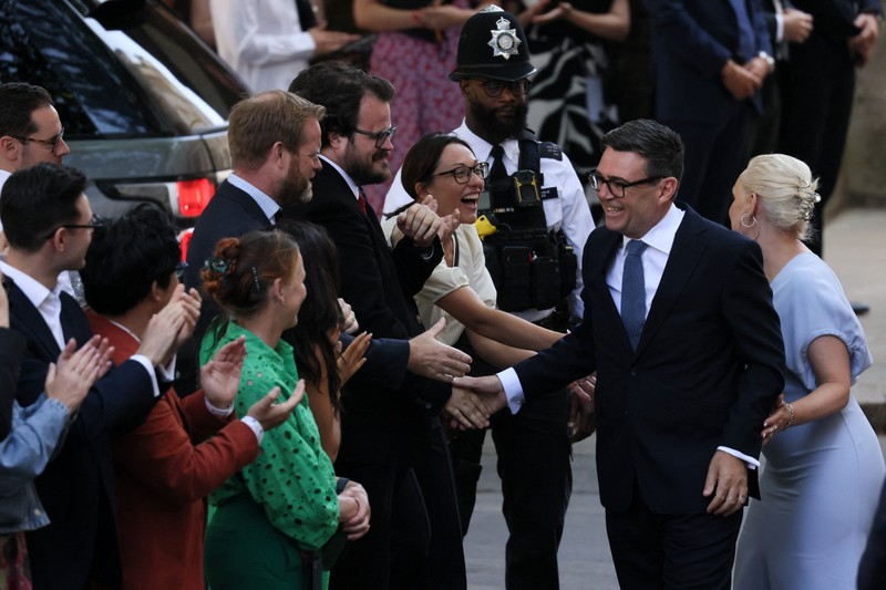 Perdana Menteri Inggris yang baru dilantik, Andy Burnham, menyampaikan pidato di luar 10 Downing Street setelah resmi menjabat, di London, Inggris, 20 Juli 2026. (REUTERS/Isabel Infantes)